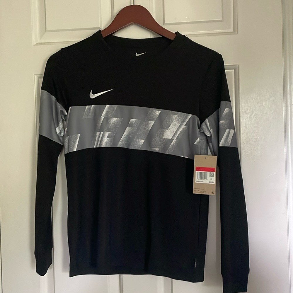 Nike long sleeve shirt NWT